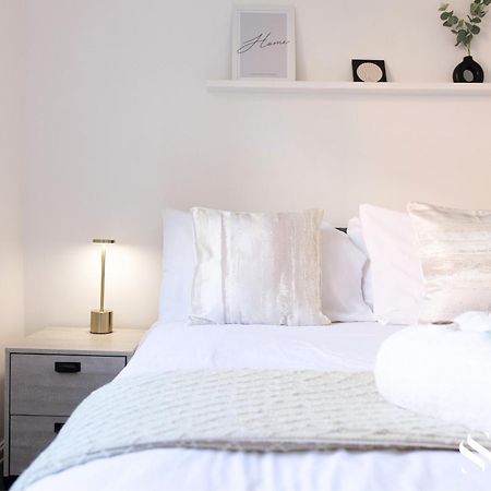 One Bedroom Apartment At Smooth Stays Short Lets & Serviced Accommodation Preston With Parking Near Train Station Kültér fotó